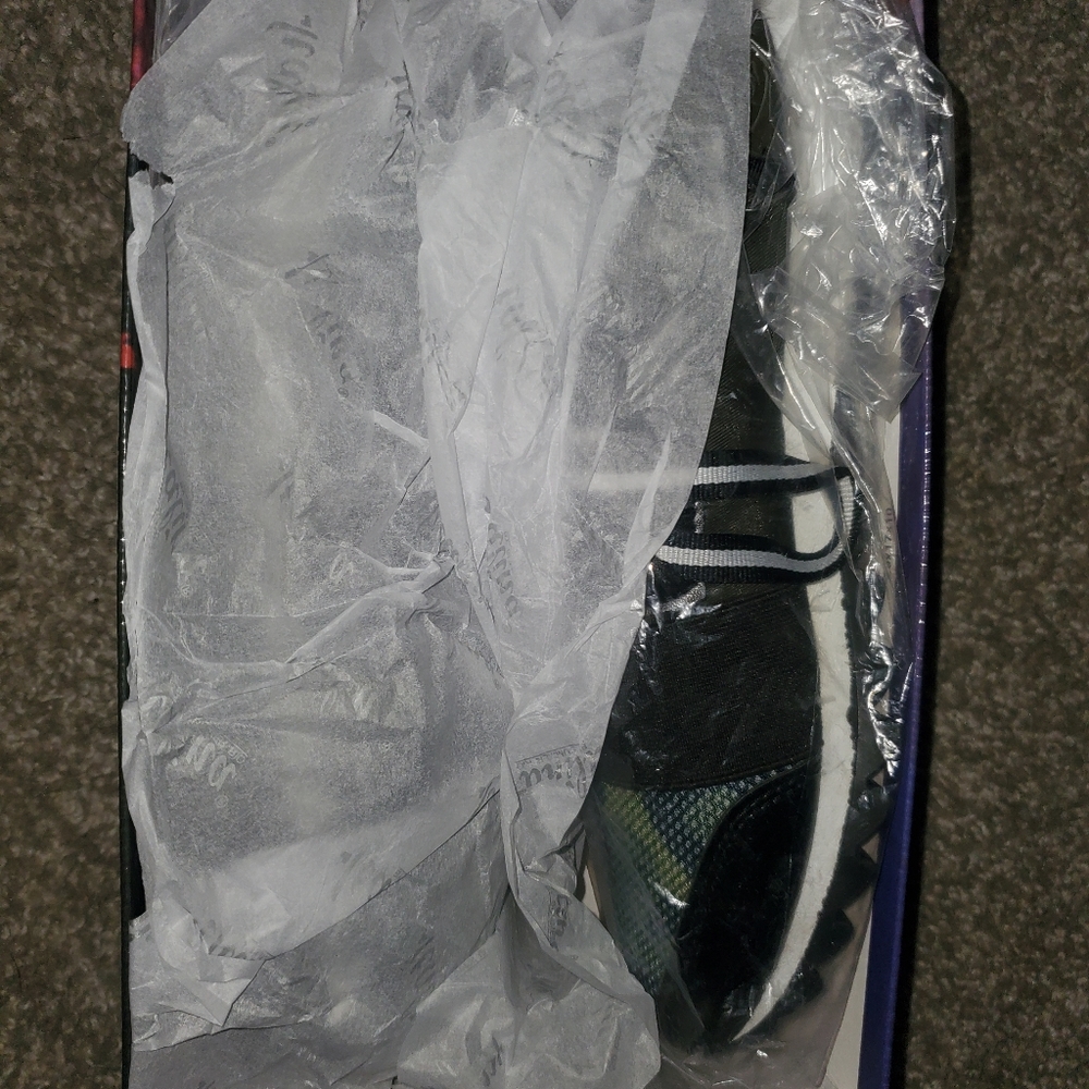 Shoes - Picture 3 of 11
